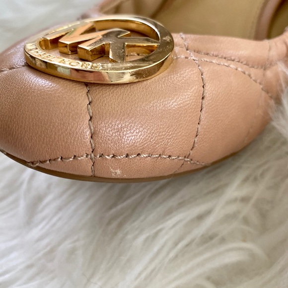 ~Michael Kors~ nude quilted flats with metal logo - Picture 2 of 3